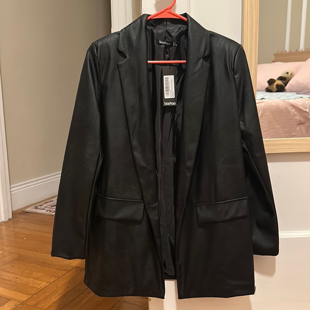 Boohoo FAUX LEATHER SINGLE BUTTON BLAZER size 4